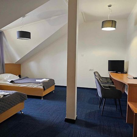 Hotel Agat Piotrkow Trybunalski Bagian luar foto