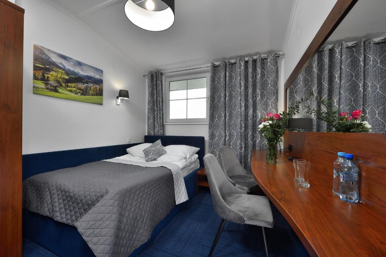 Hotel Agat Piotrkow Trybunalski Bagian luar foto