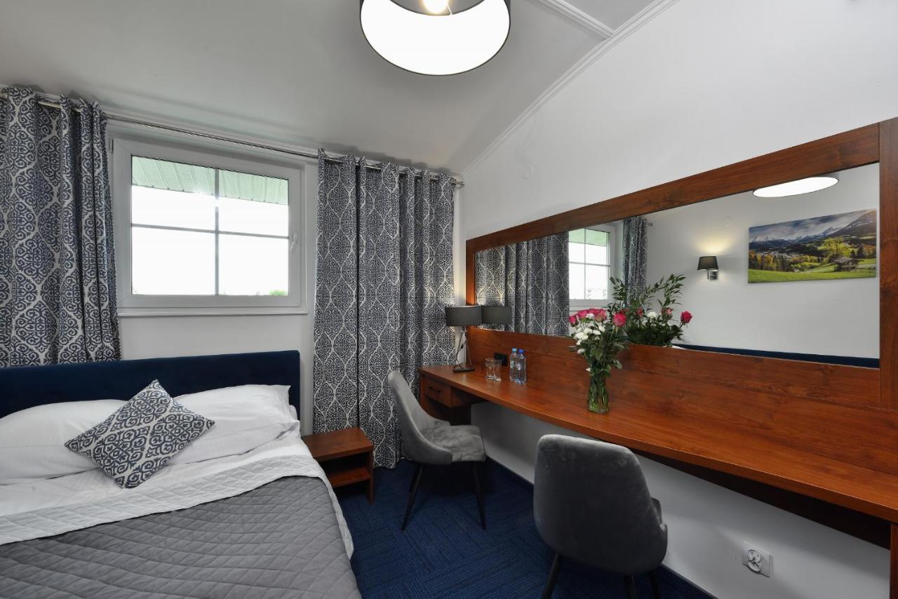 Hotel Agat Piotrkow Trybunalski Bagian luar foto