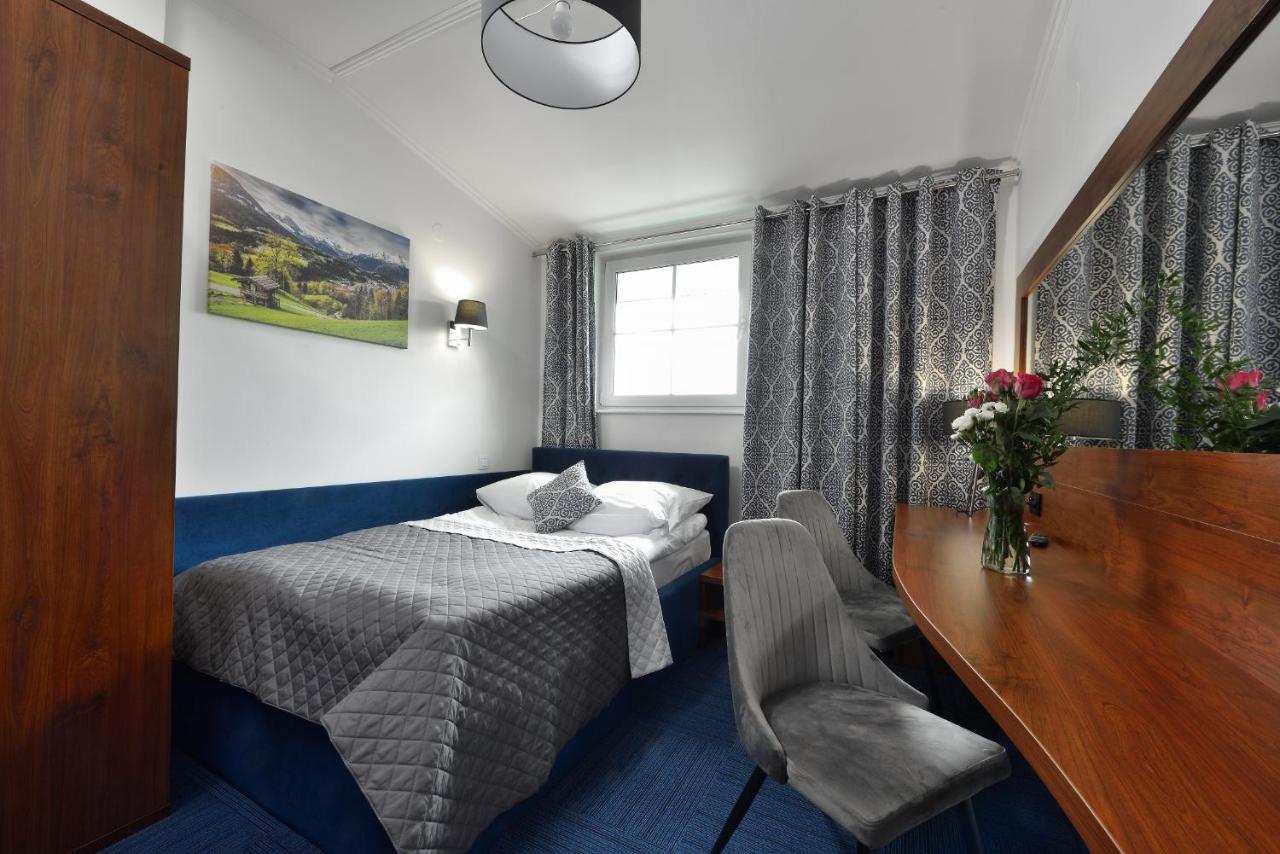 Hotel Agat Piotrkow Trybunalski Bagian luar foto
