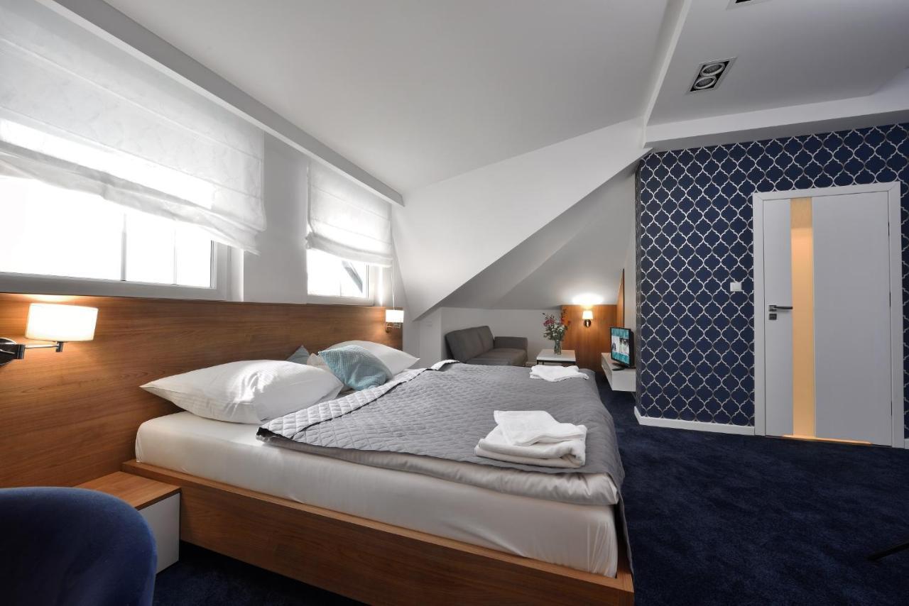 Hotel Agat Piotrkow Trybunalski Bagian luar foto