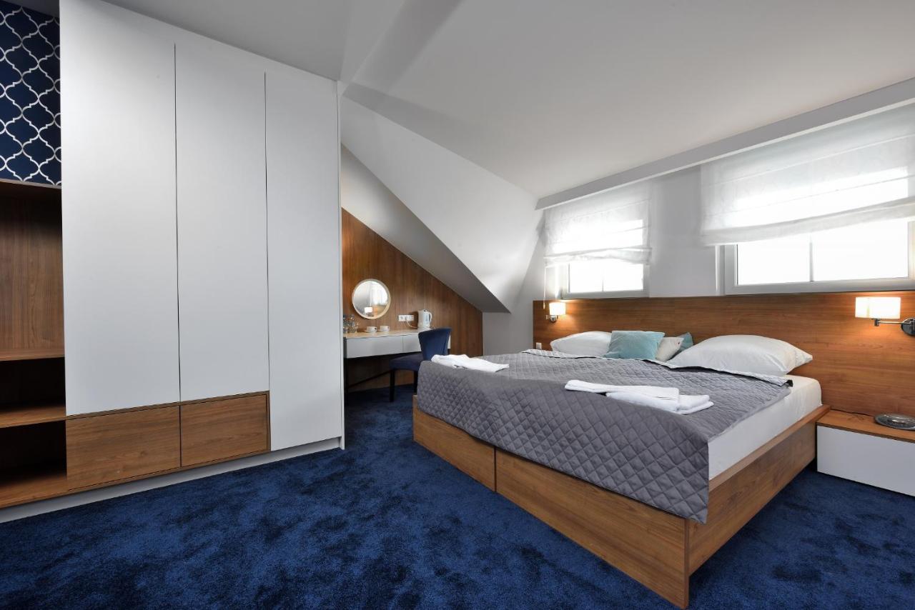 Hotel Agat Piotrkow Trybunalski Bagian luar foto