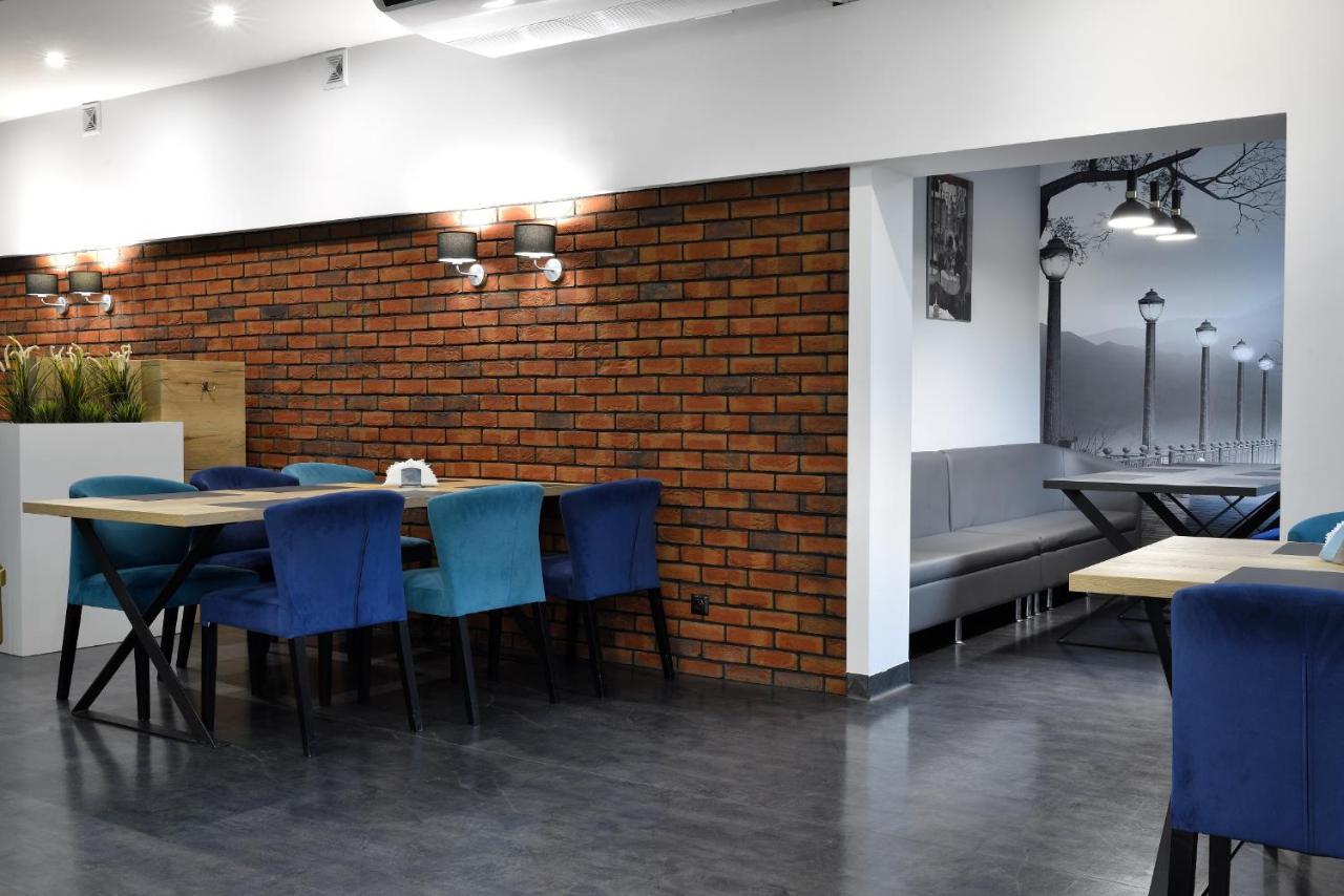 Hotel Agat Piotrkow Trybunalski Bagian luar foto