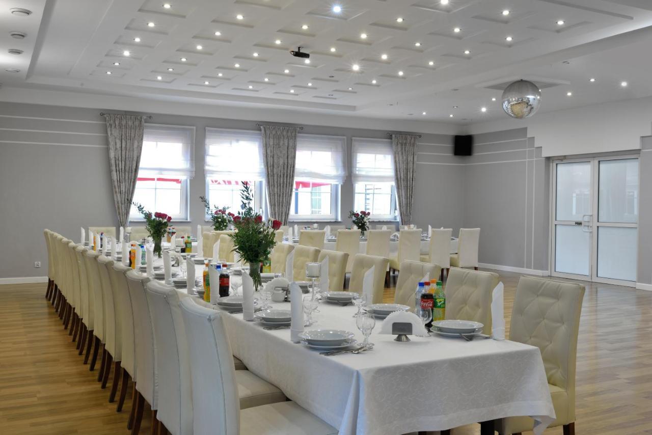Hotel Agat Piotrkow Trybunalski Bagian luar foto