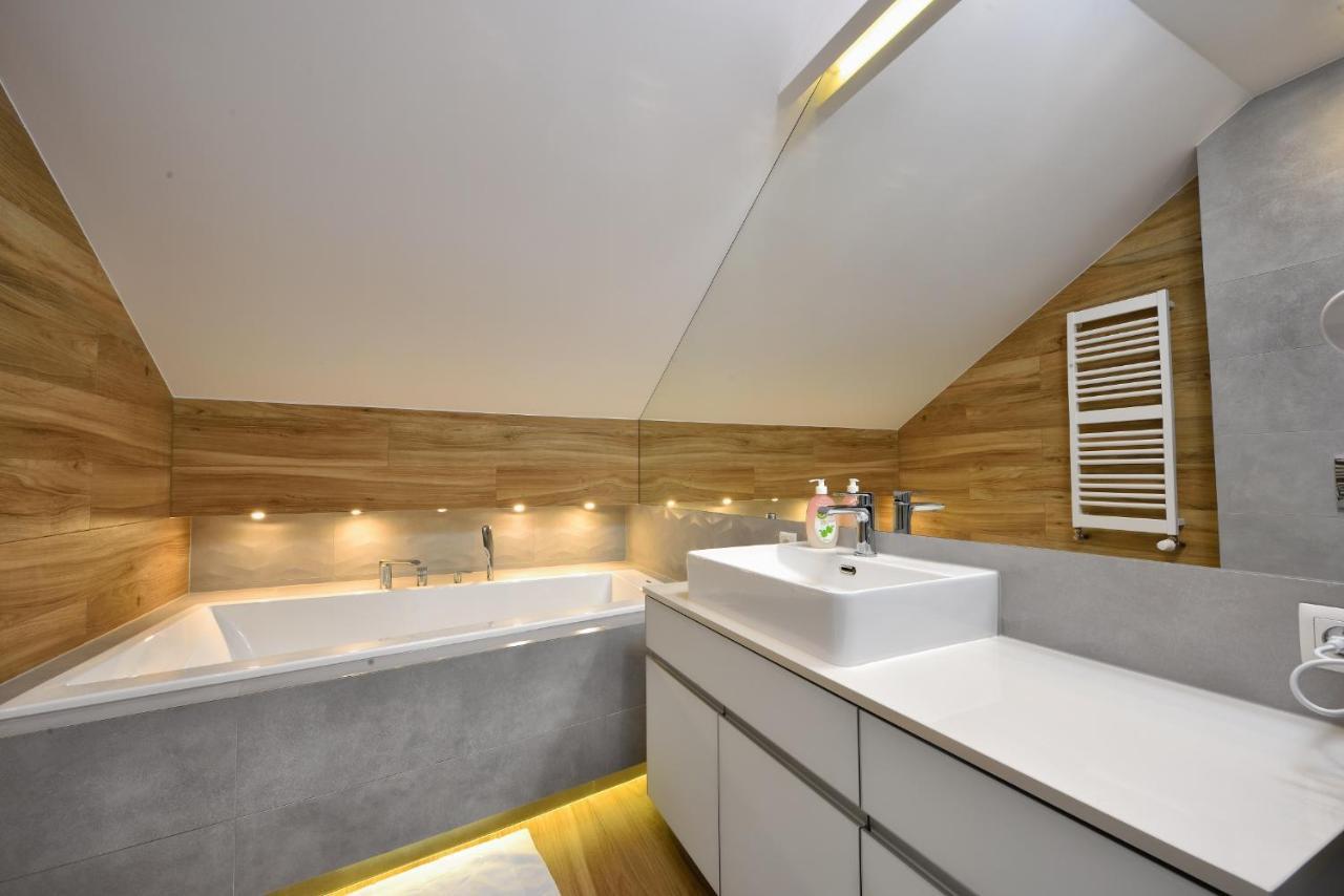 Hotel Agat Piotrkow Trybunalski Bagian luar foto
