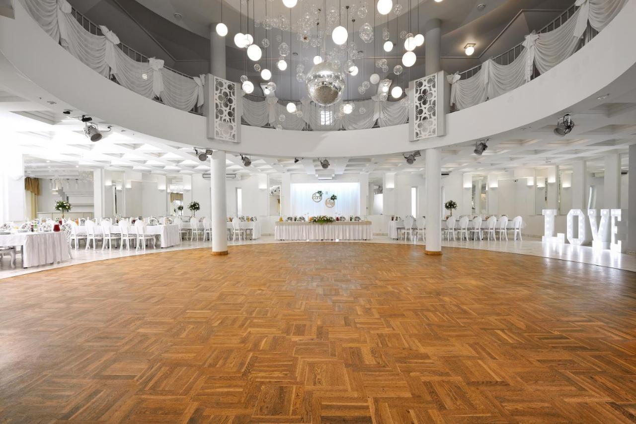 Hotel Agat Piotrkow Trybunalski Bagian luar foto