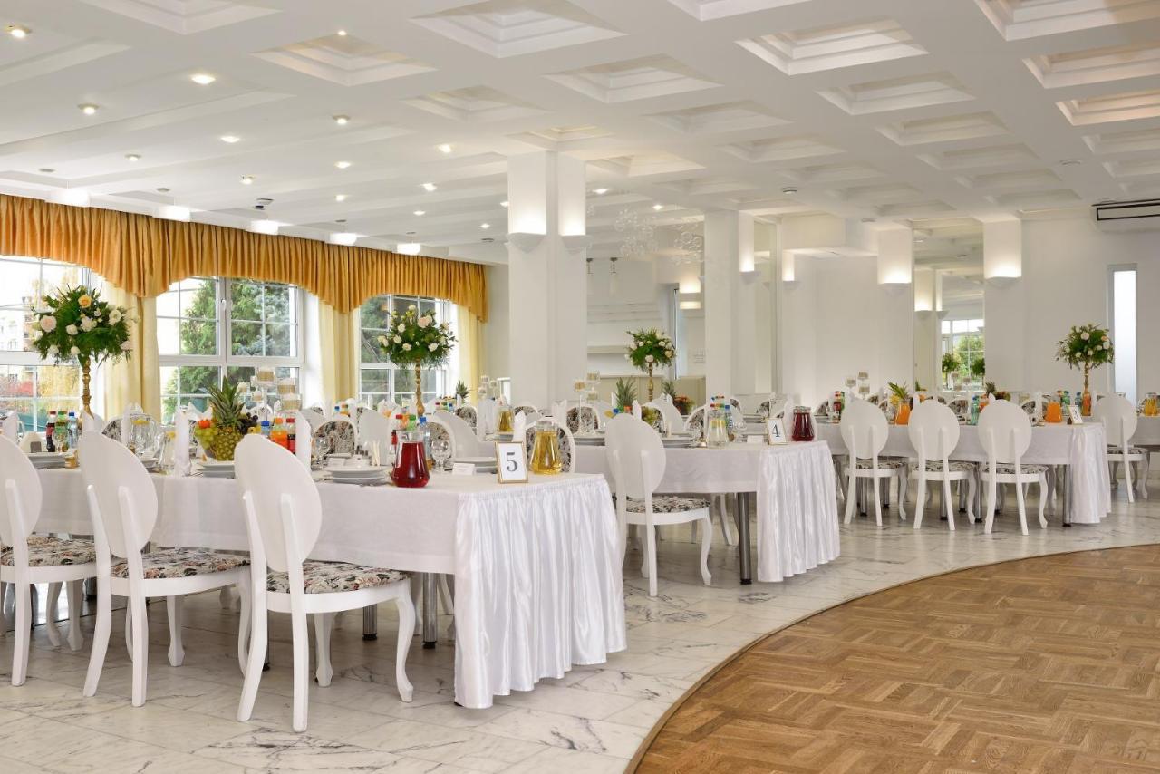 Hotel Agat Piotrkow Trybunalski Bagian luar foto