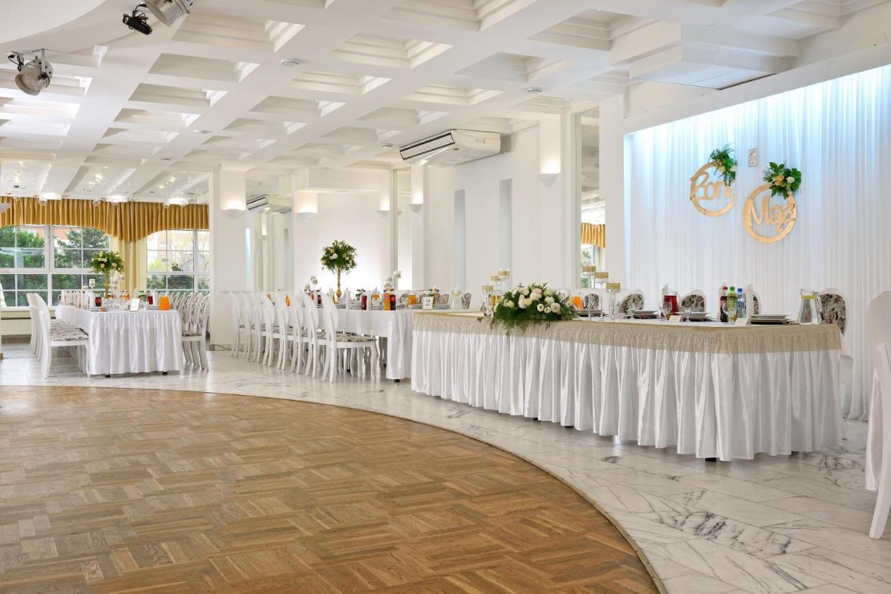 Hotel Agat Piotrkow Trybunalski Bagian luar foto