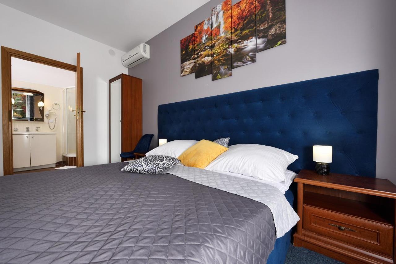 Hotel Agat Piotrkow Trybunalski Bagian luar foto