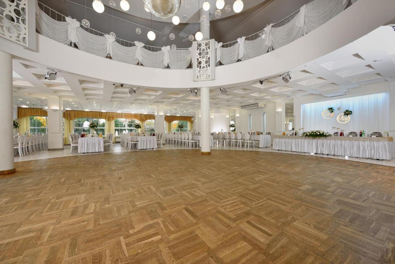 Hotel Agat Piotrkow Trybunalski Bagian luar foto