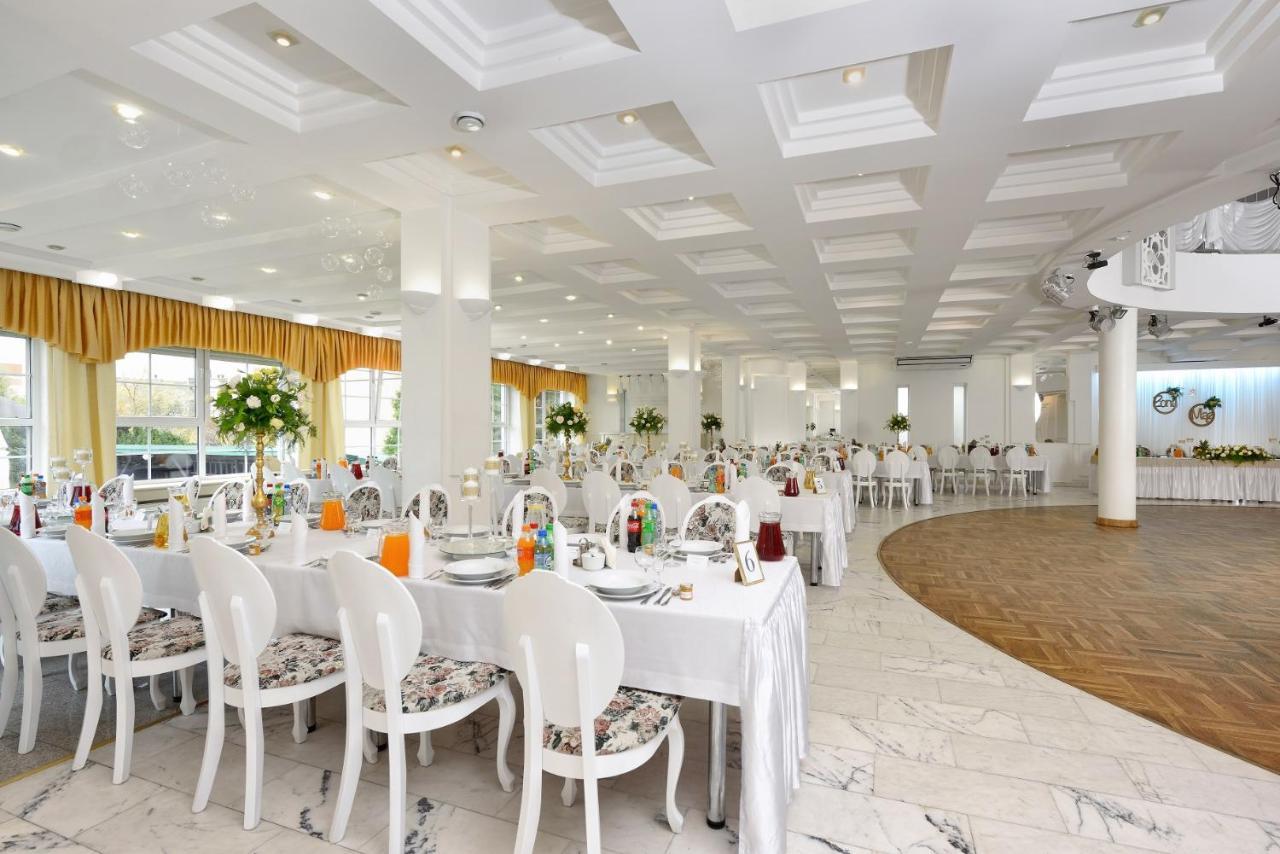 Hotel Agat Piotrkow Trybunalski Bagian luar foto