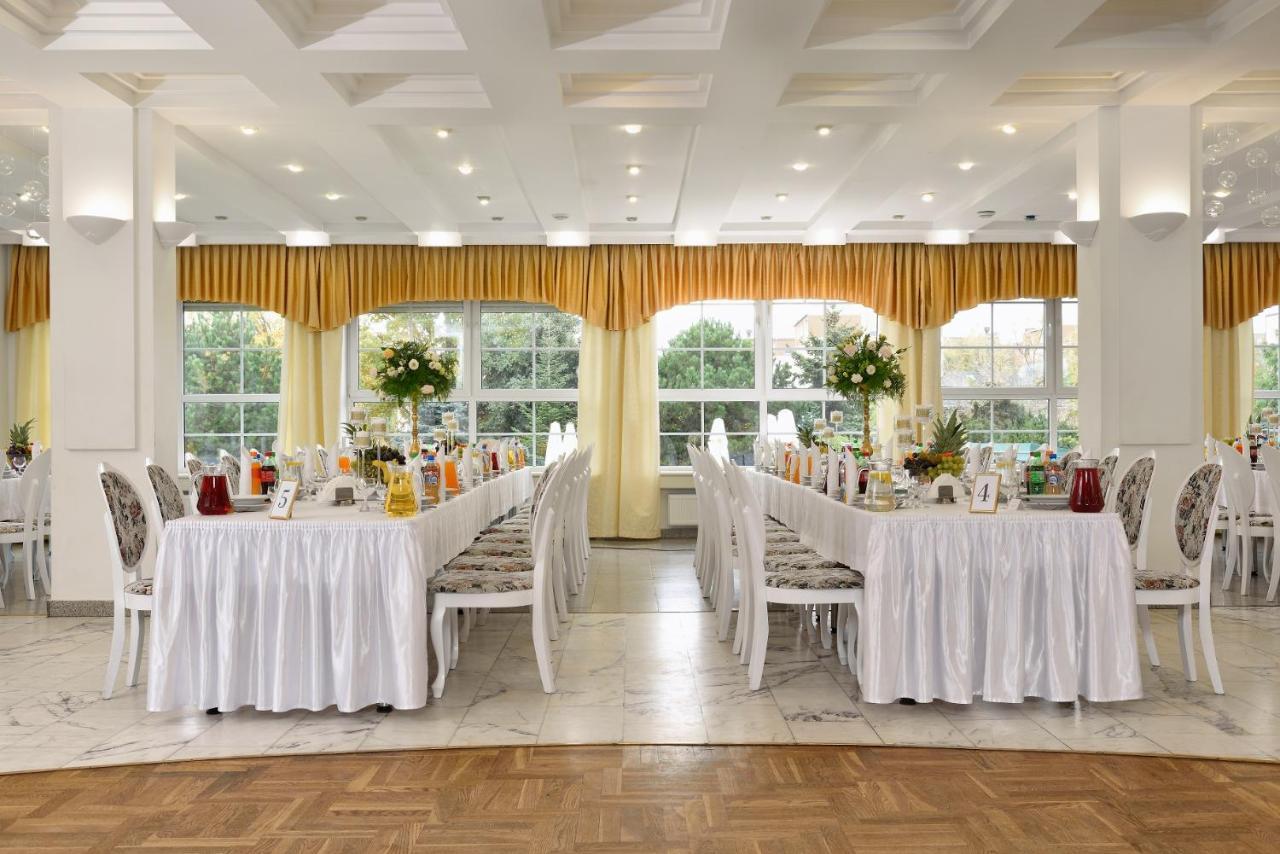 Hotel Agat Piotrkow Trybunalski Bagian luar foto