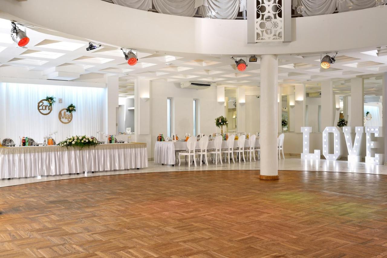 Hotel Agat Piotrkow Trybunalski Bagian luar foto