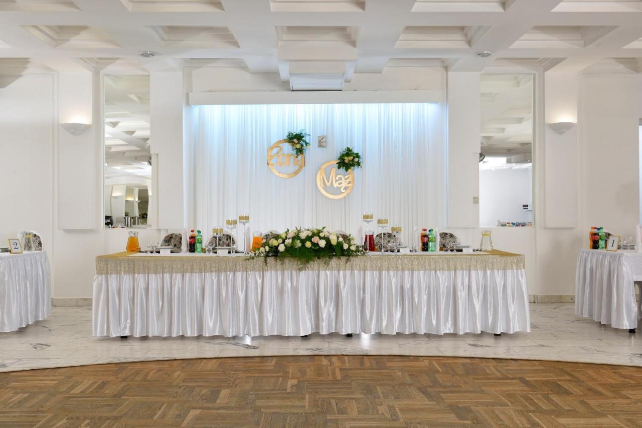 Hotel Agat Piotrkow Trybunalski Bagian luar foto