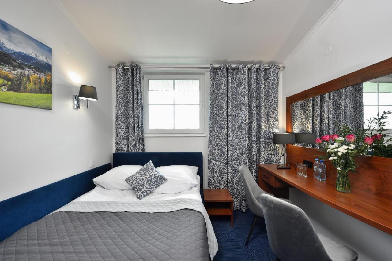 Hotel Agat Piotrkow Trybunalski Bagian luar foto