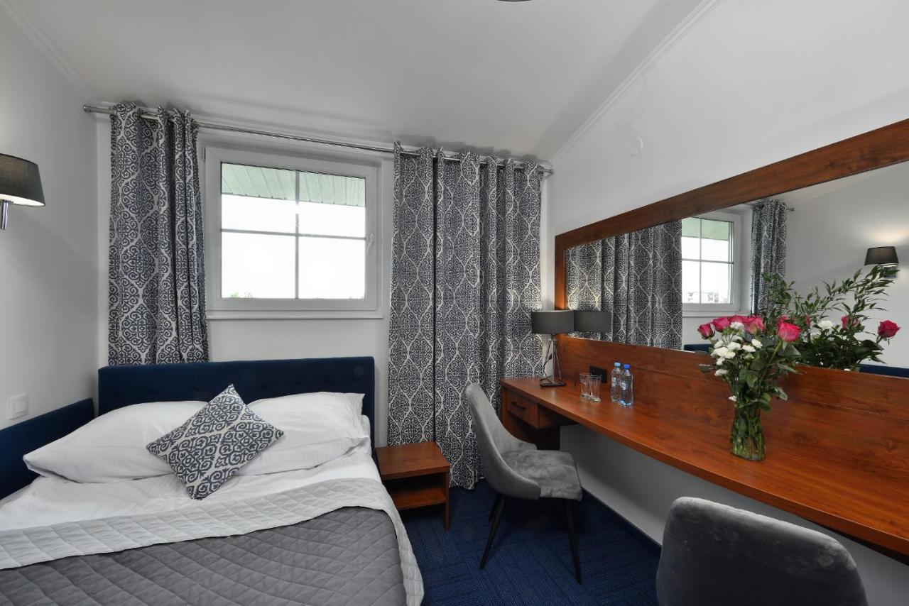 Hotel Agat Piotrkow Trybunalski Bagian luar foto
