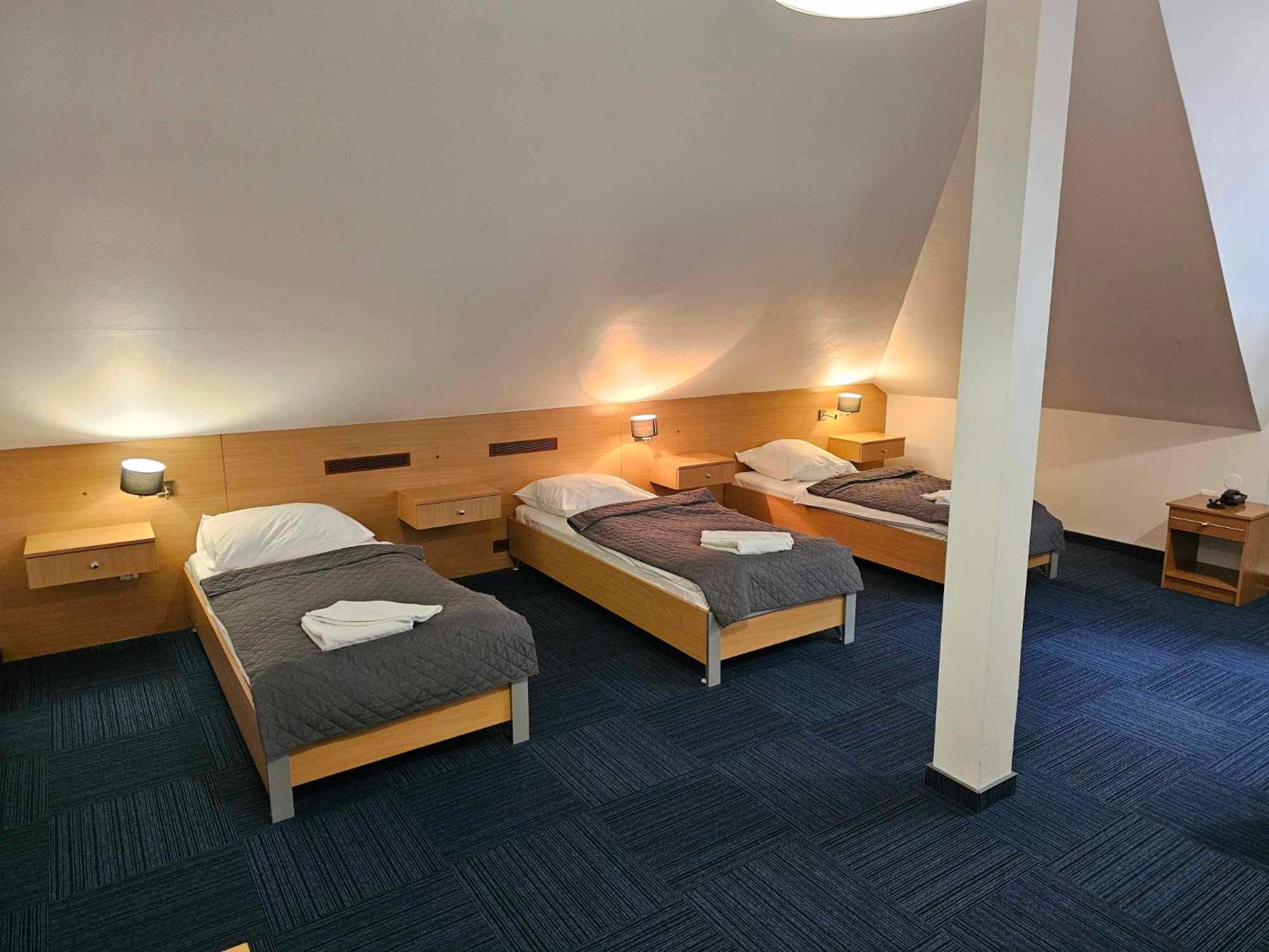 Hotel Agat Piotrkow Trybunalski Bagian luar foto
