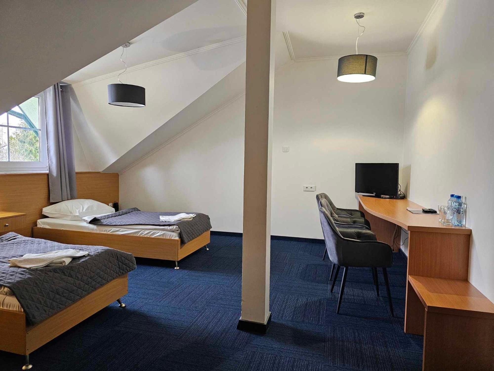 Hotel Agat Piotrkow Trybunalski Bagian luar foto
