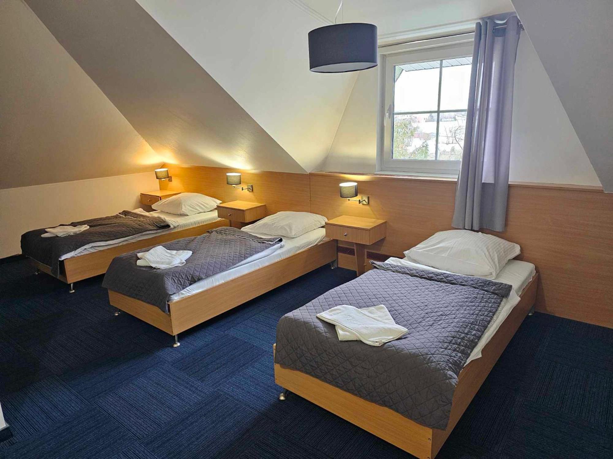 Hotel Agat Piotrkow Trybunalski Bagian luar foto