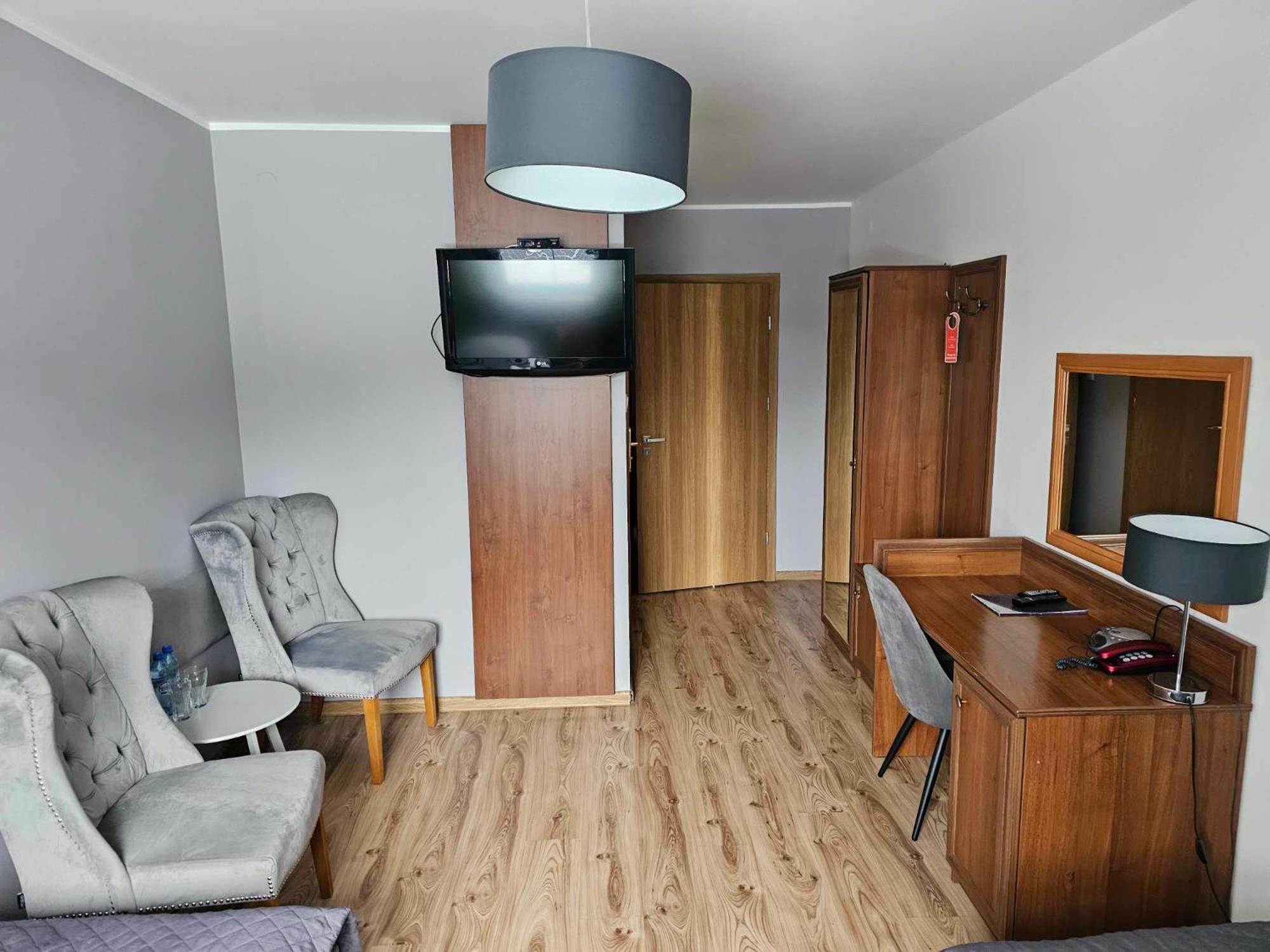 Hotel Agat Piotrkow Trybunalski Bagian luar foto